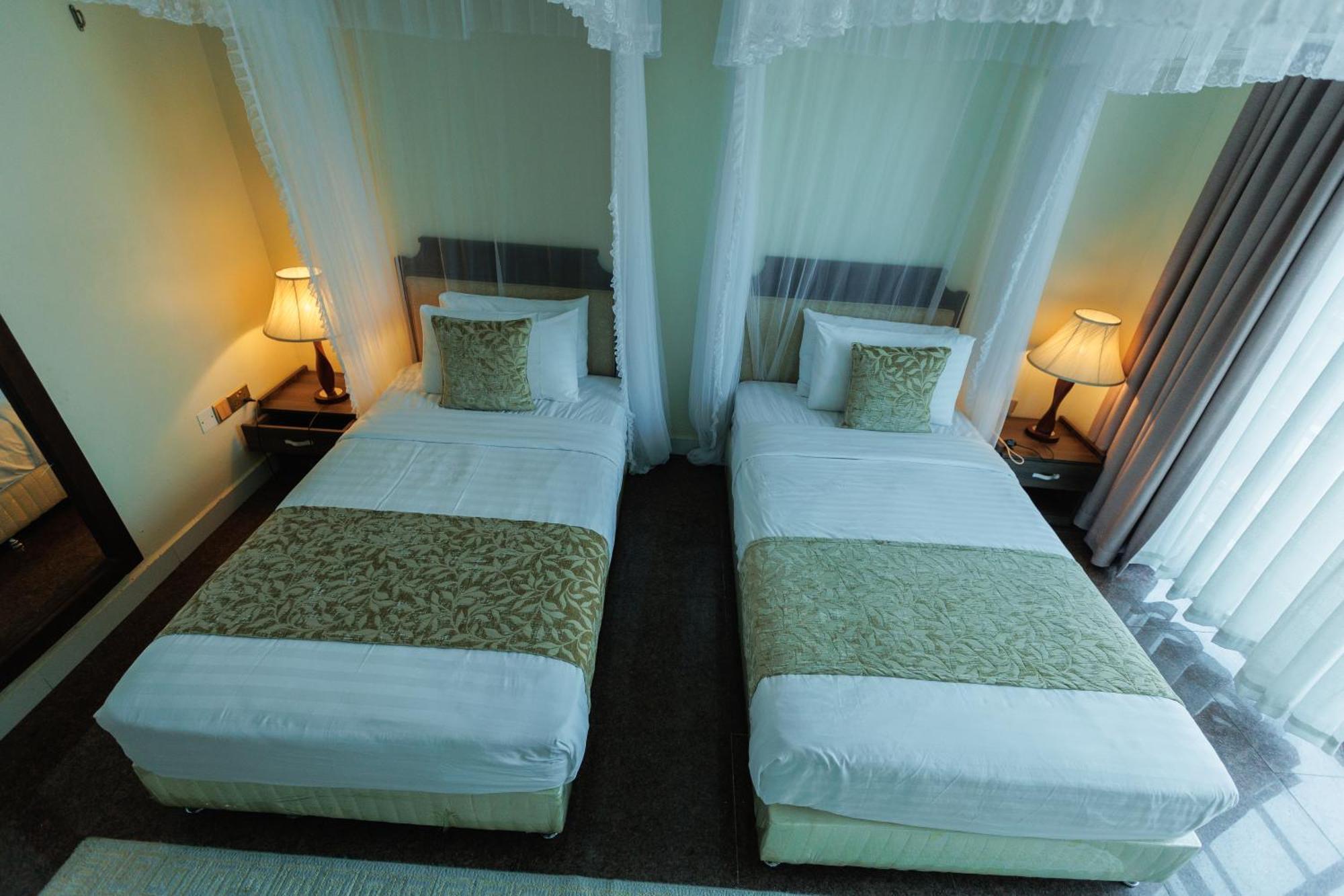 Koki Hotel Kampala Bagian luar foto
